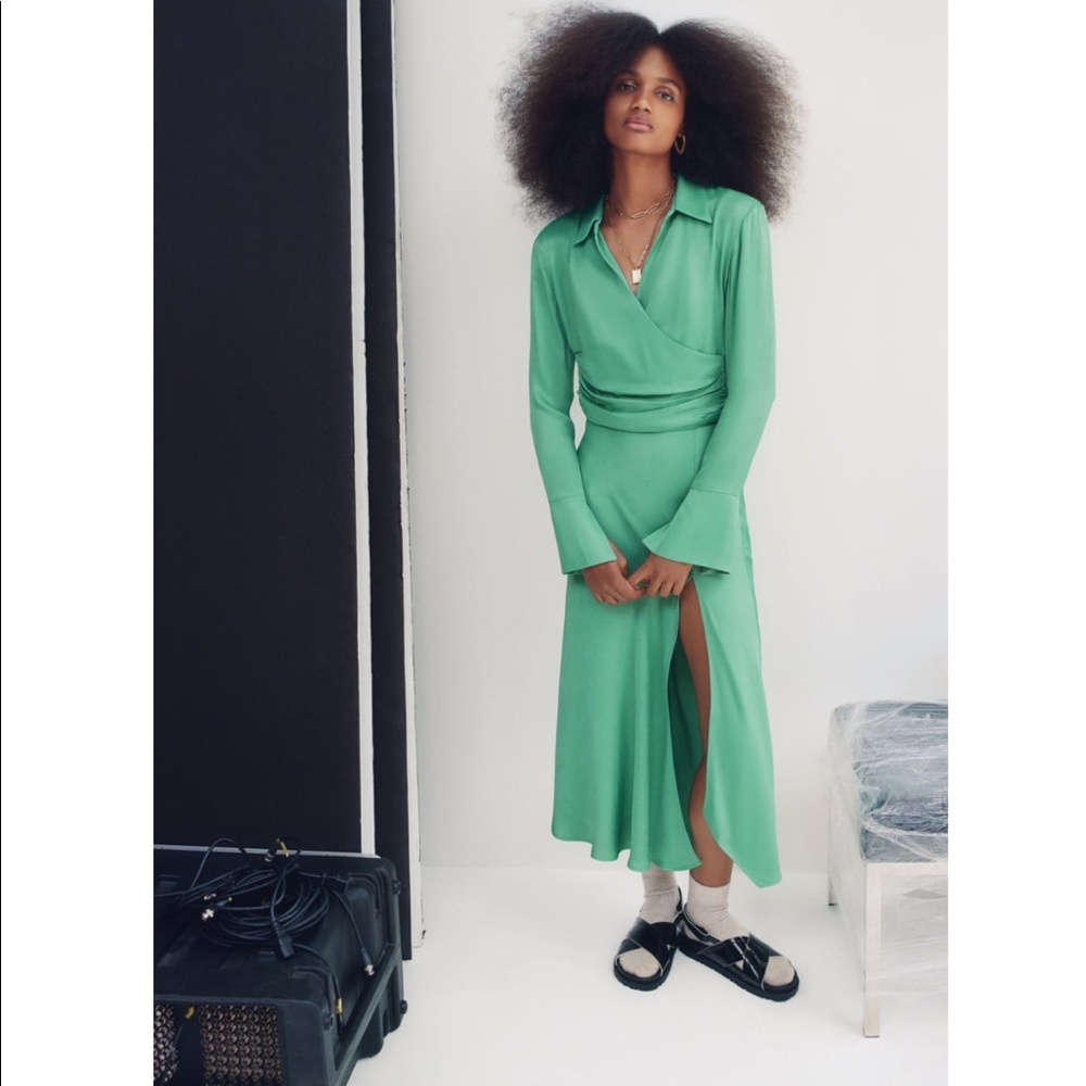 LAST ONE!!⚡️NWT Zara Satin Effect Midi Skirt - Picture 3 of 11